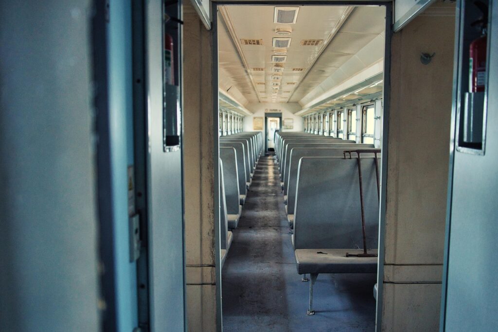 女性が電車の座席でワキガに対して不安を感じる理由とは？