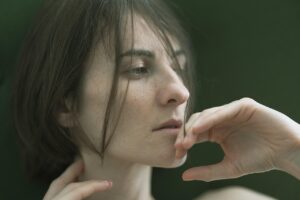 女性のワキガが気になるあなたへ、ノースリーブを着る際の不安を解消する方法は？